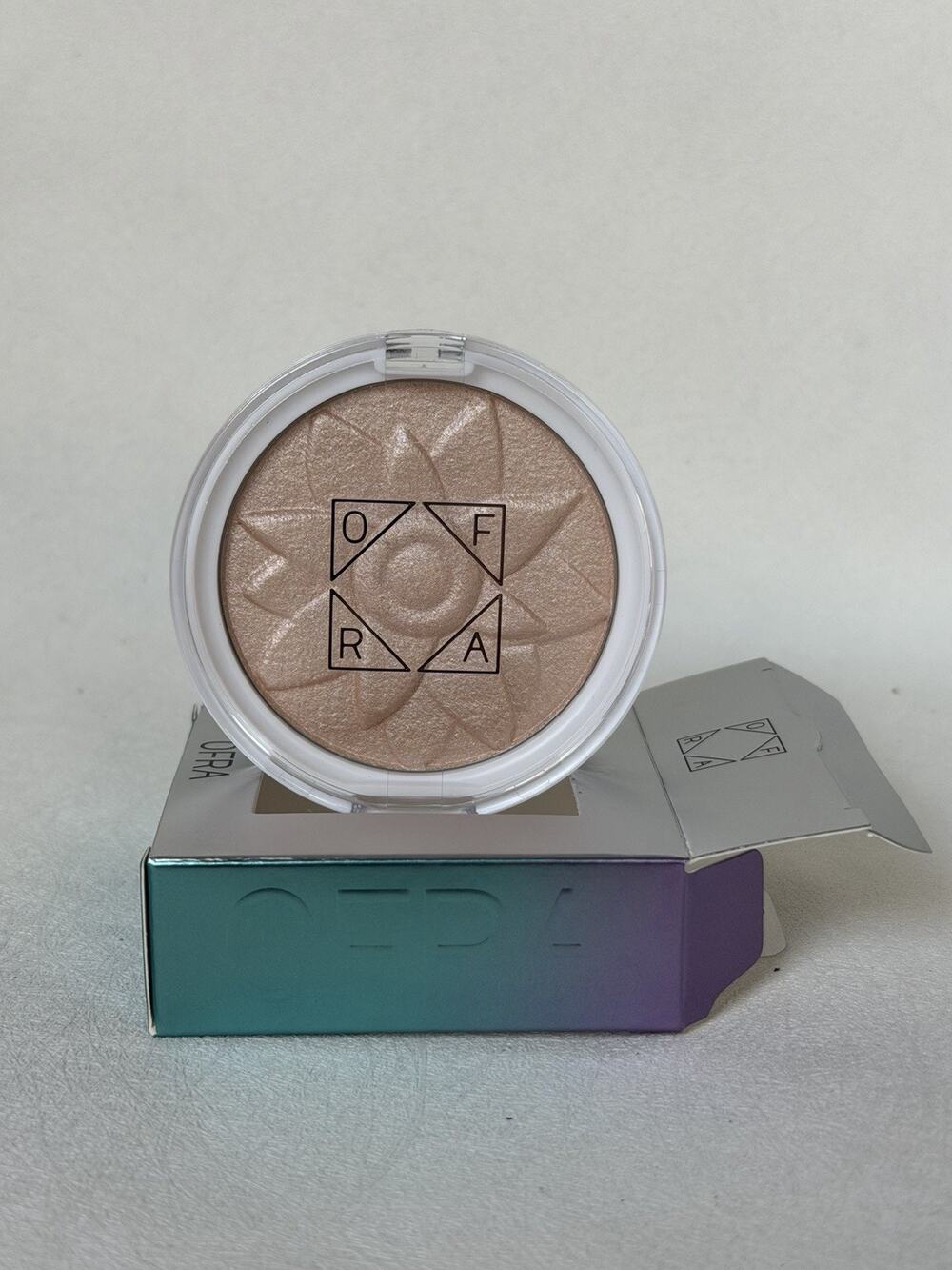 OFRA Cosmetics Pure Glow Finishing Powder in “Light” NIB